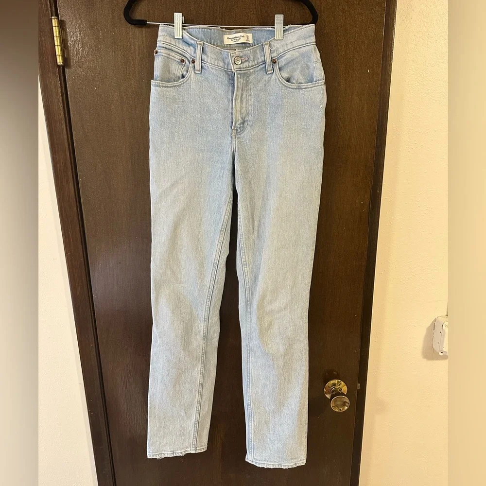 Abercrombie & Fitch Women's Light Blue “The 90s Straight Low Rise” - Picture 5 of 6